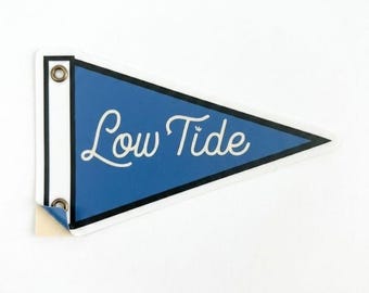 Pegatina de banderín náutico de marea baja, calcomanía de vida costera, estilo de navegación, ambiente lacustre.