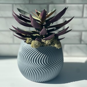 Modern Round Wavy Vase | PLA Plant-Based Pottery