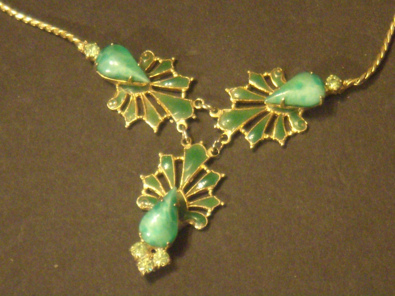 Victorian style jewelry 3 piece rhinestone set 70s green jewelry estate goldtone set Vintage jewelry set Green rhinestone set