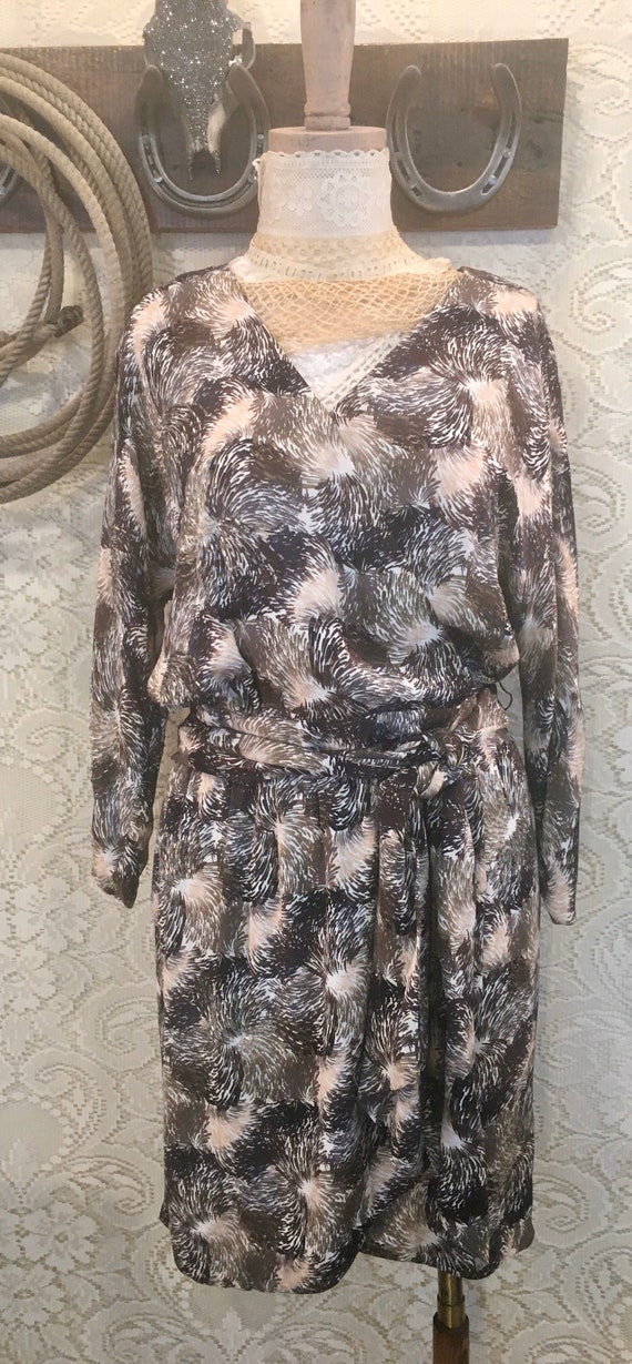 Beautiful Vintage Beaded Silk Swirl Wrap Dress woman’s size 6-8