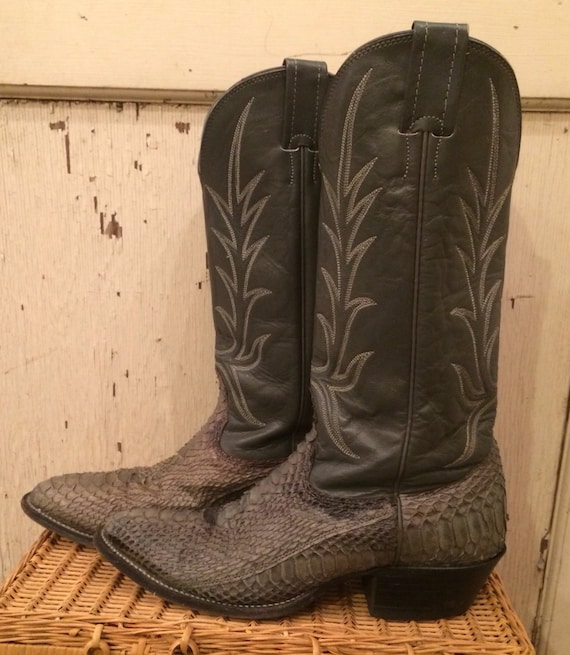 Grey Snakeskin Cowboy Boots from Nocona men's size 8D