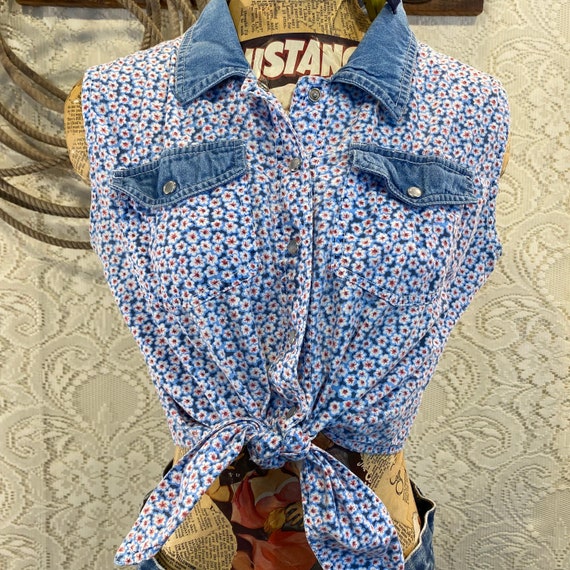 Cute Vintage Floral and Denim Pearl Snap Cropped Tie Top size Large