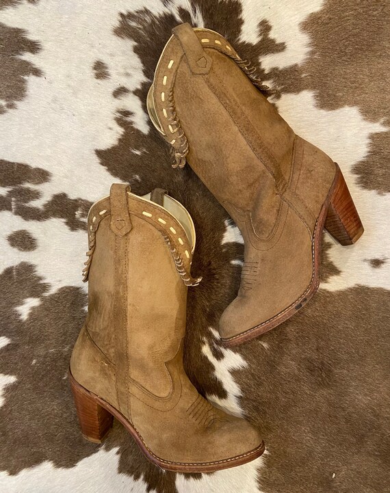 1970’s Beige Suede Western Cowgirl Boots from Acme size 7 1/2 M