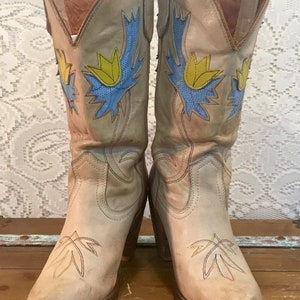 Vintage Miss Capezio Cowgirl Western Boots with Yellow and Turquoise Floral Inlays size 6 1/2 M