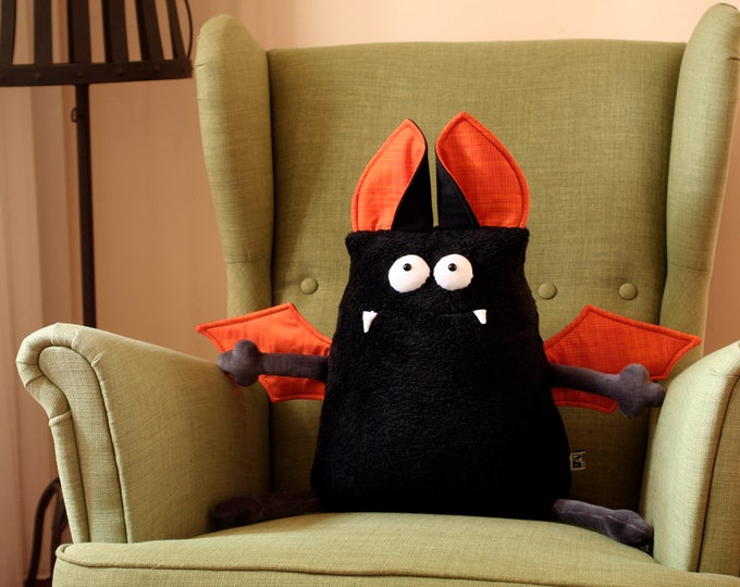 Big Vampire Bat Pillow Muma, Maxi-Muma Cushion Vampire, Soft Halloween Decor, Comfortable Pillow, Comfy Plush Pillow