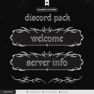 以下が含まれることがあります： 暗い背景のDiscord用のデジタルデザインパック。デザインには、「Discord Pack」、「Welcome」、「Server Info」と書かれたシルバーのテキストが含まれています。装飾的なシルバーのボーダーとディバイダーも含まれています。