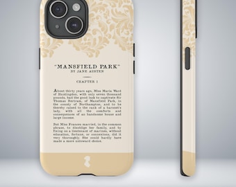 Könnte beinhalten: Eine Handyhülle mit dem Titel "MANSFIELD PARK" von Jane Austen. Das Design umfasst einen cremefarbenen Hintergrund mit einem floralen Muster und Text aus dem Roman. Die Seite der Hülle ist schwarz.