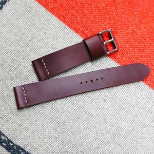 Pullup leather watch strap exudes elegance and luxury