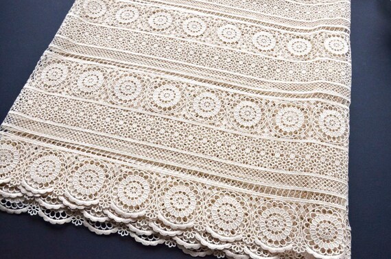 Tissu fleuri brodé beige, Ivoire brodée brodée Ivoire en tissu, coton Style Vintage robe de mariée, mariage d’hiver, décor de Table de mariage 356f32 Tissu fleuri brodé beige, Ivoire brodée brodée Ivoire en tissu, coton Style Vintage robe de mariée, mariage d’hiver, décor de Table de mariage 356f32