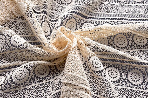 Tissu fleuri brodé beige, Ivoire brodée brodée Ivoire en tissu, coton Style Vintage robe de mariée, mariage d’hiver, décor de Table de mariage 356f32 Tissu fleuri brodé beige, Ivoire brodée brodée Ivoire en tissu, coton Style Vintage robe de mariée, mariage d’hiver, décor de Table de mariage 356f32