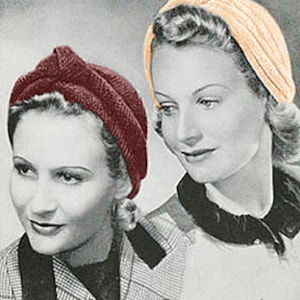 Może przedstawiać: Dwie kobiety w vintage, dzianych opaskach na głowę w stylu lat 40. Opaska po lewej stronie jest bordowa, a po prawej brzoskwiniowa.