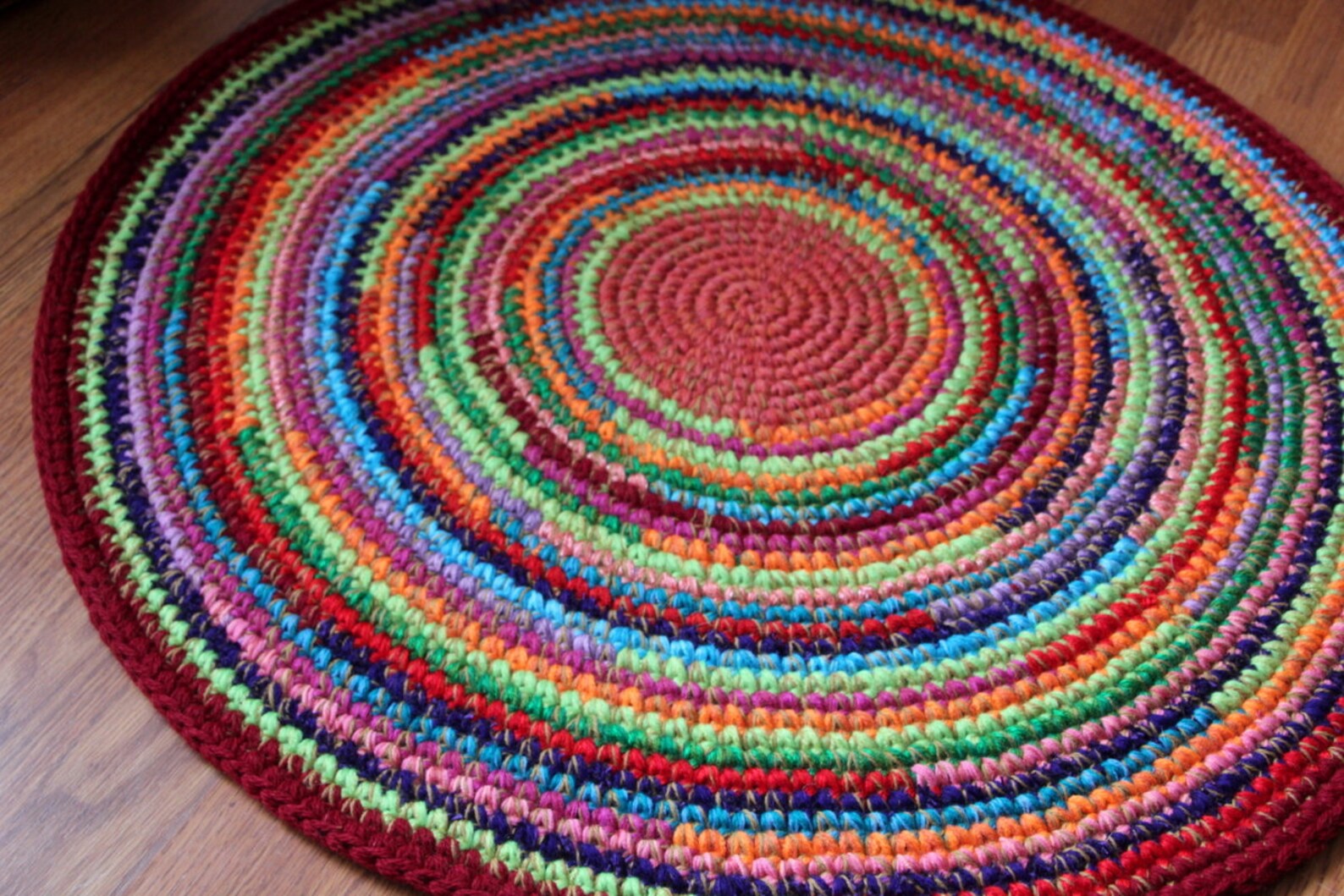 Вязание крючком ковриков на пол из старых вещей