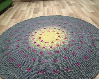 Cute spotted round rug, 50'' in diameter, hand crocheted, made to order