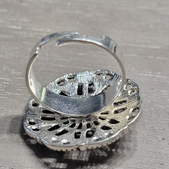 AVON Shell Disc Ring - image 3