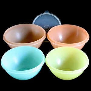 Pastel Tupperware Nesting Bowl / Lid, Wonderlier as-is, see description image 1