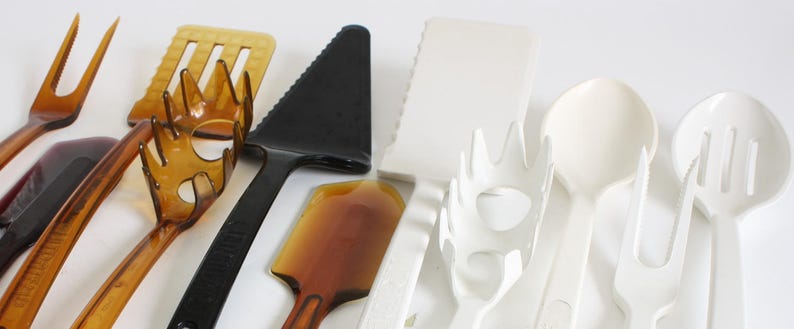 Pie Server Slotted Spoon Ultratemp Kitchen Utensil: Meat Fork Soup Ladle Spatua some marked Pyrex Accessories Bowl Scraper