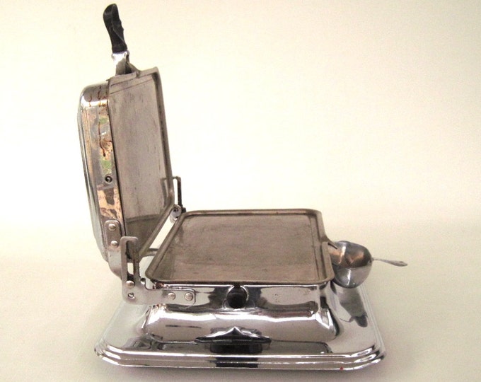 Vintage Waffle Iron / Sandwich Grill Heatmaster 9881 Antique Small