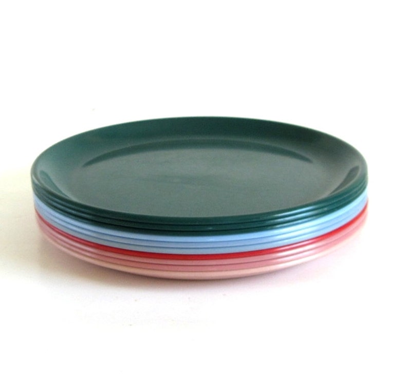 Rubbermaid Melamine Dishes Dinner Plates 3840, Luncheon Plates 3838