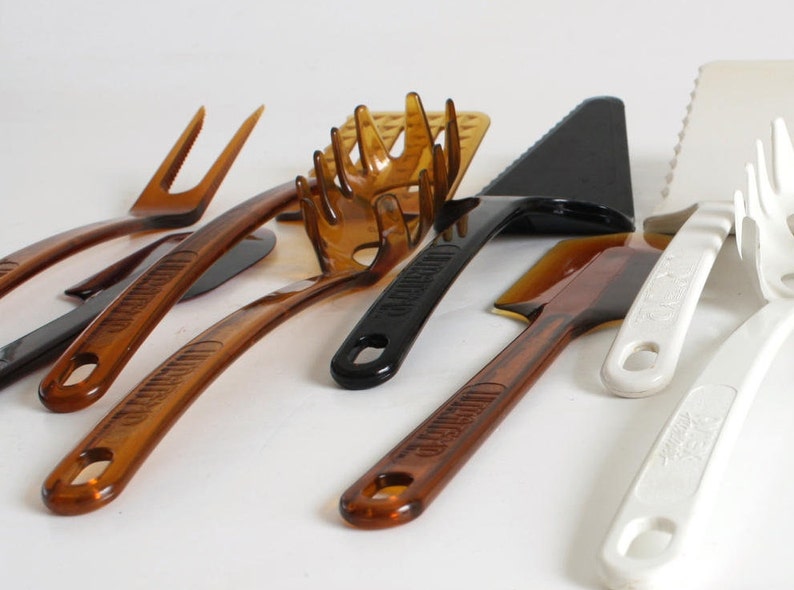 Pie Server Slotted Spoon Ultratemp Kitchen Utensil: Meat Fork Soup Ladle Spatua some marked Pyrex Accessories Bowl Scraper
