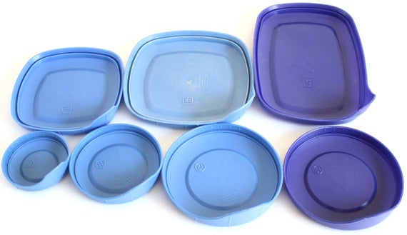 Rubbermaid Servin' Saver #0 Round Plastic Container w/ Lids. 1/2