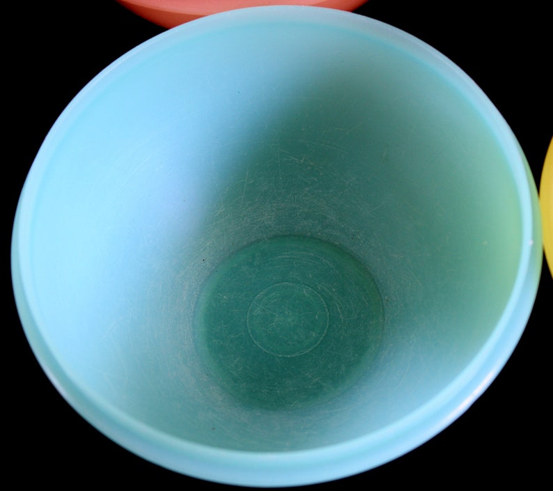 Pastel Tupperware Nesting Bowl / Lid, Wonderlier as-is, see description 7" blue bowl