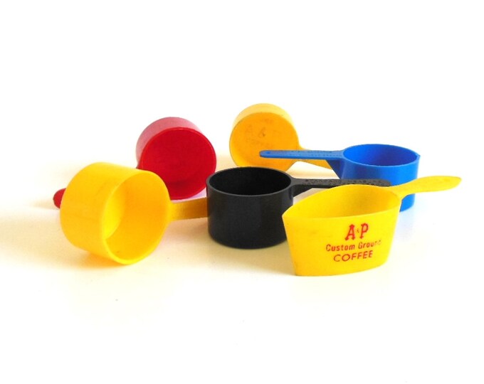 A&P Coffee Scoops Plastic Coffee Measuring Spoons in Primary Colors