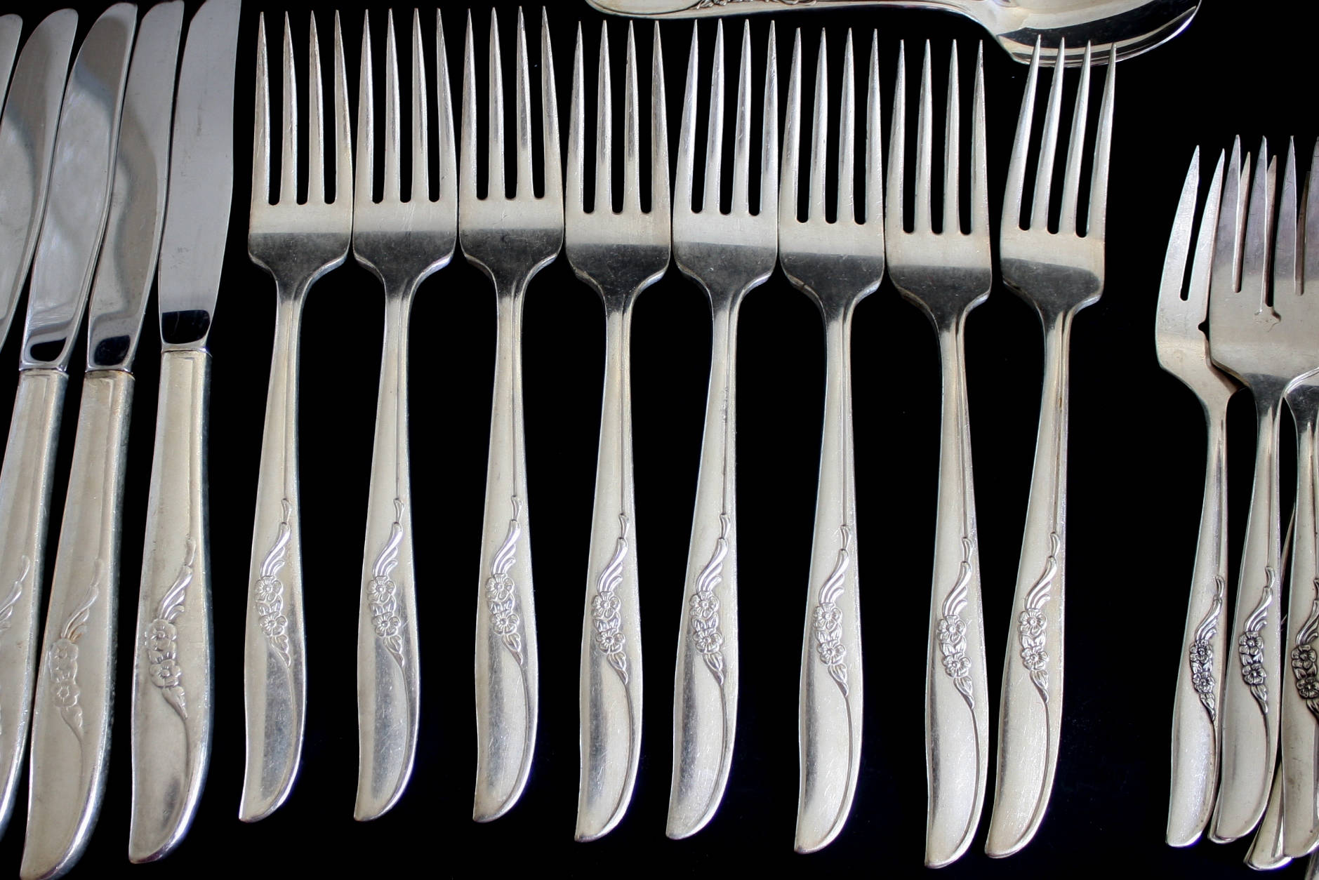 Oneida Flatware Set, Complete Service for 8, Wm A Rogers Silverware Set