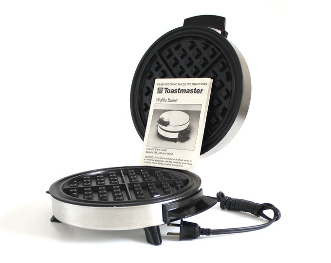 Toastmaster Waffle Baker 442A Round Waffle Iron Small Kitchen Etsy