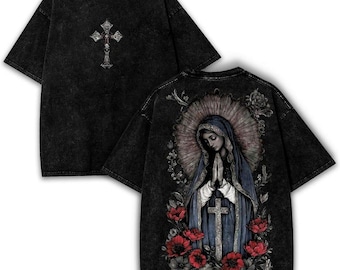 Camiseta con estampado de la Virgen María, estilo gótico religioso urbano.