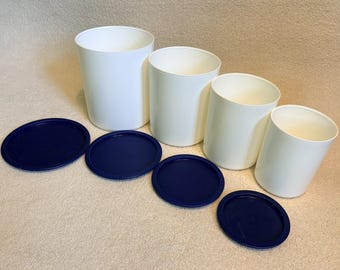 Vintage Tupperware One-Touch Nesting Canisters 4er Set Weiß mit blauen Deckeln USA