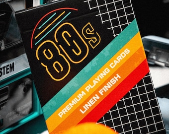 Baraja de cartas con temática de los 80 - Edición limitada - Impresa por USPCC, diseño 100% personalizado