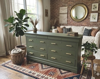 Cómoda estilo bohemio en color verde oliva.