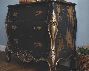 Vintage fransk provinsiell Bombay-kista | Sherwin-Williams Dark Night + handapplicerat bladguld | Massivt trä