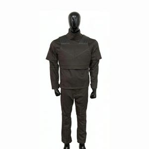 K&ouml;nnte beinhalten: Ein Set aus drei Keramikbechern mit gesprenkelter, matter Oberfl&auml;che. Die Becher sind in Creme-, Hellgrau- und Dunkelgraut&ouml;nen gehalten. Jeder Becher hat ein schlichtes, minimalistisches Design und einen abgerundeten Griff. F&uuml;r Kaffee oder Tee.