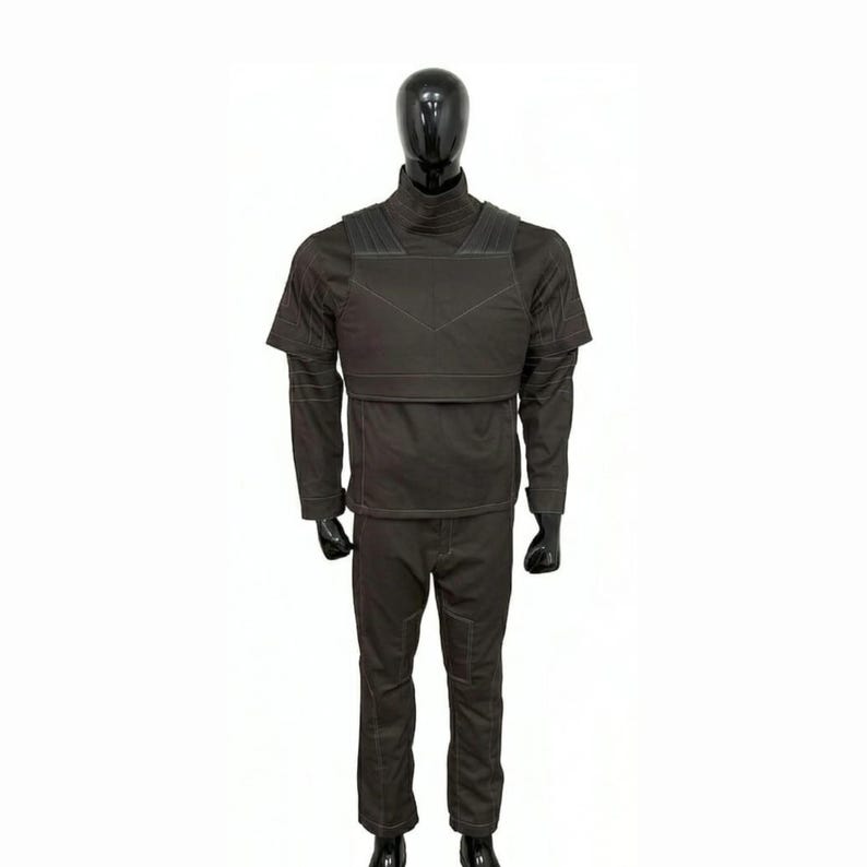 K&ouml;nnte beinhalten: Ein Set aus drei Keramikbechern mit gesprenkelter, matter Oberfl&auml;che. Die Becher sind in Creme-, Hellgrau- und Dunkelgraut&ouml;nen gehalten. Jeder Becher hat ein schlichtes, minimalistisches Design und einen abgerundeten Griff. F&uuml;r Kaffee oder Tee.