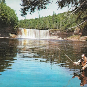 Die oberen Tahquamenon Falls in der oberen Halbinsel des US Bundesstaatesliet Falls - 1970 Vintage Postkarte