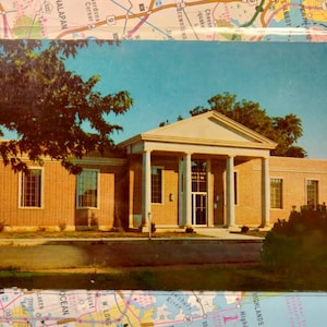 Saunders Museum - Berryville, Arkansas - Vintage Postcard