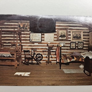 Cabaña de troncos - Pueblo histórico suizo - New Glarus, Wisconsin - Postal vintage de 1976