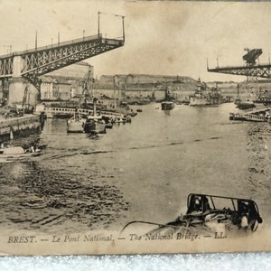 Pont de Recouvrance: un puente levadizo vertical en Brest, Francia, que cruza el río Penfeld -1975 Vintage