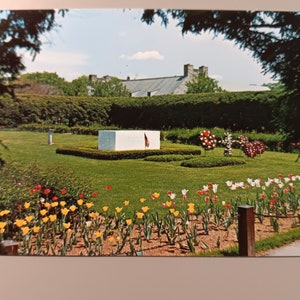 Franklin D Roosevelt ""Grave & Monument" National Historische Stätte - Hyde Park, New York - Vintage Postkarte"