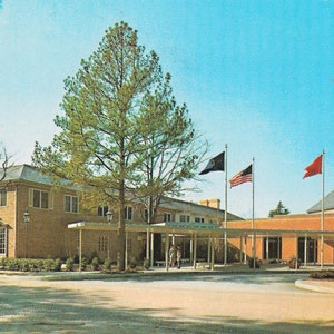 Williamsburg Lodge - Williamsburg, Virginia - Postal vintage de 1974