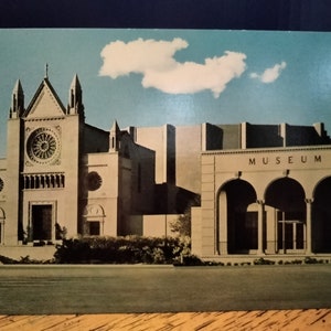 The Hall of the Crucifixion & Museum - Glendale, California - Vintage Postcard
