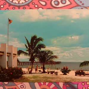 Palmeras de coco tropicales y arenas blancas como la nieve - Fort Myers Beach, Florida - Postal vintage