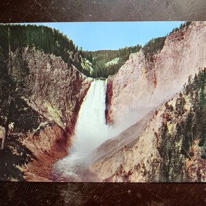 Les chutes inférieures de Yellowstone au départ de Red Rock - Carte postale vintage