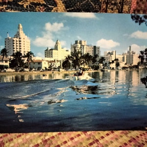 Hotel Row and Indian Creek - Miami Beach, Florida - Vintage Postkarte