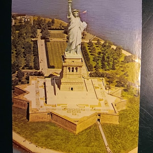 Statue de la Liberté National Monument sur Liberty Island - New York - Carte postale vintage 1974