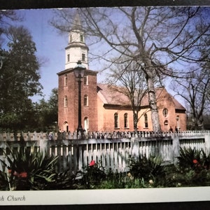 Église paroissiale de Bruton - Williamsburg, Virginie - Carte postale vintage 1987