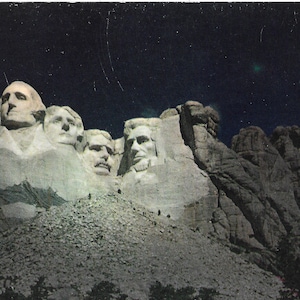 Mémorial national du Mont Rushmore - Black Hills, Dakota du Sud - carte postale vintage