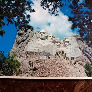 Mémorial national du mont Rushmore - Black Hills, Dakota du Sud - Carte postale ancienne