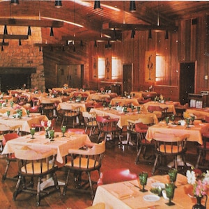 Salle à manger Wilson Lodge - Oglebsy Park - Wheeling, Virginie-Occidentale - carte postale vintage